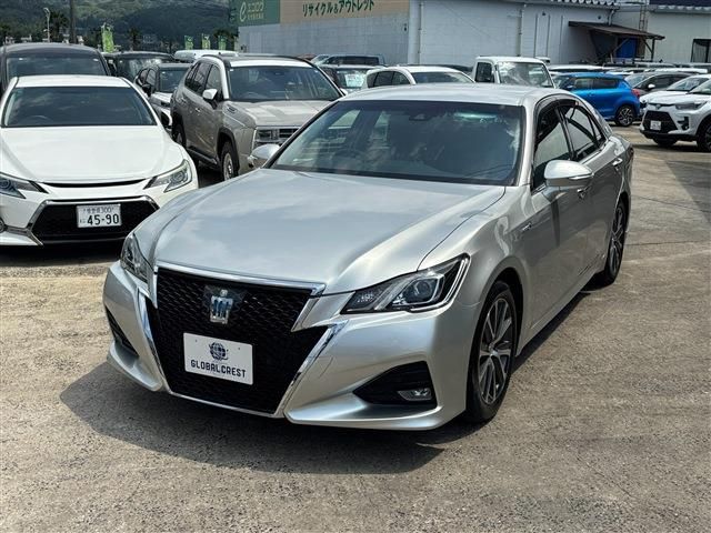 CROWN sedan hybrid