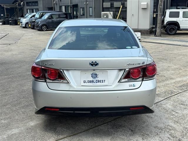 CROWN sedan hybrid