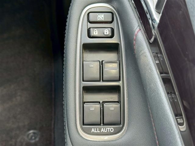 CROWN sedan hybrid