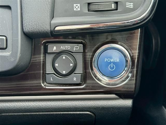 CROWN sedan hybrid
