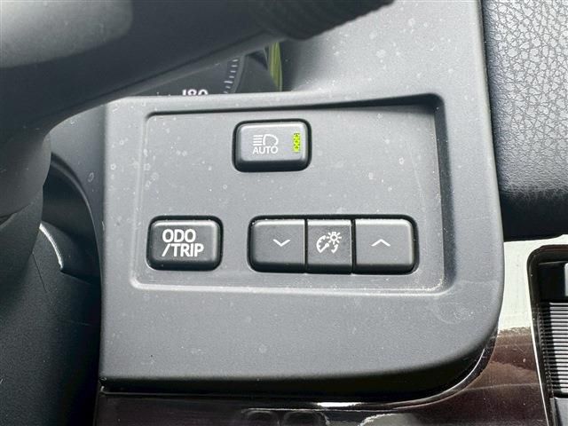 CROWN sedan hybrid