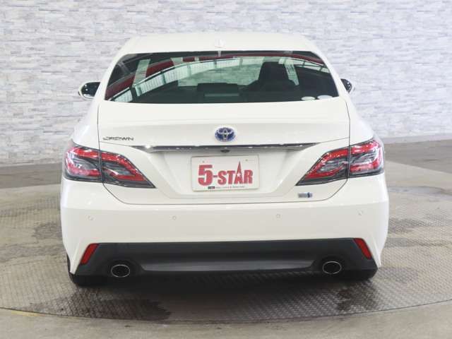 CROWN sedan hybrid
