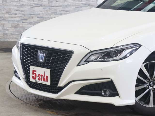 CROWN sedan hybrid