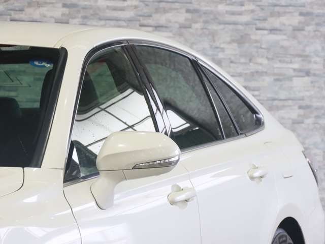 CROWN sedan hybrid
