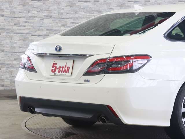 CROWN sedan hybrid