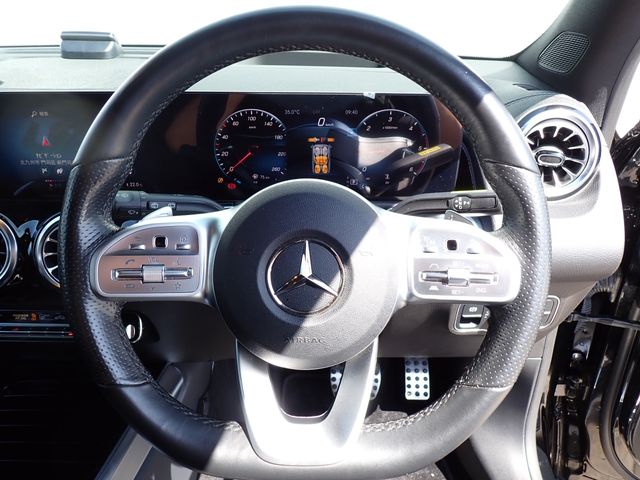 MERCEDES BENZ GLB