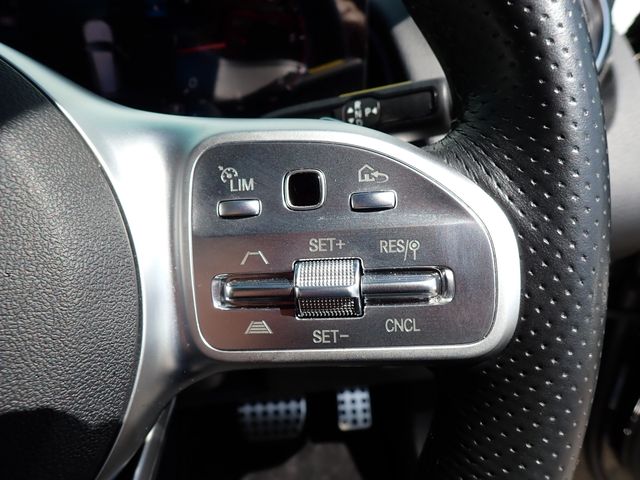 MERCEDES BENZ GLB