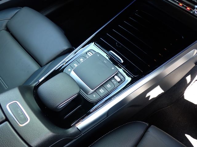 MERCEDES BENZ GLB