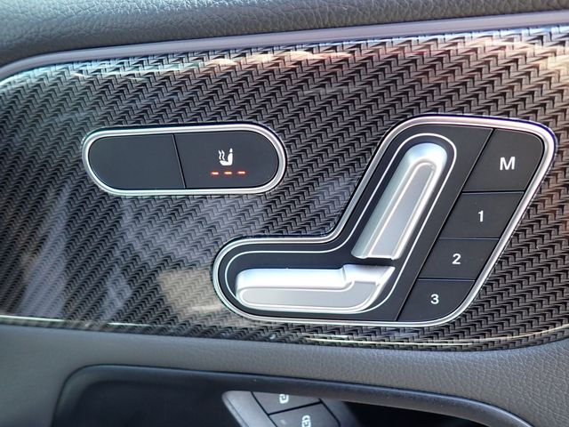 MERCEDES BENZ GLB