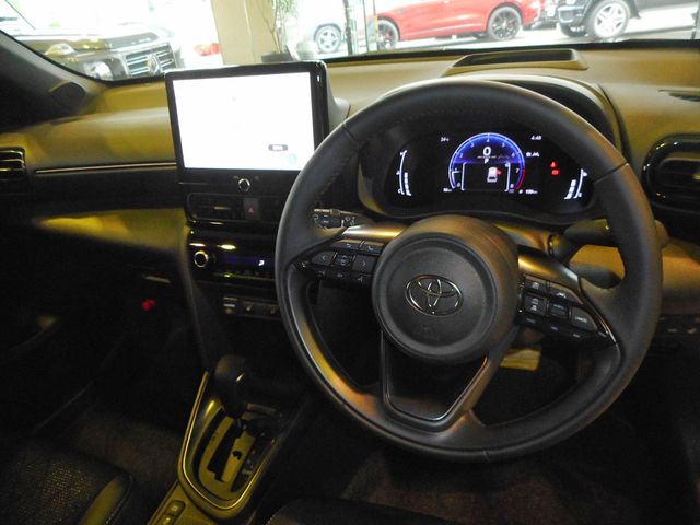 YARIS CROSS