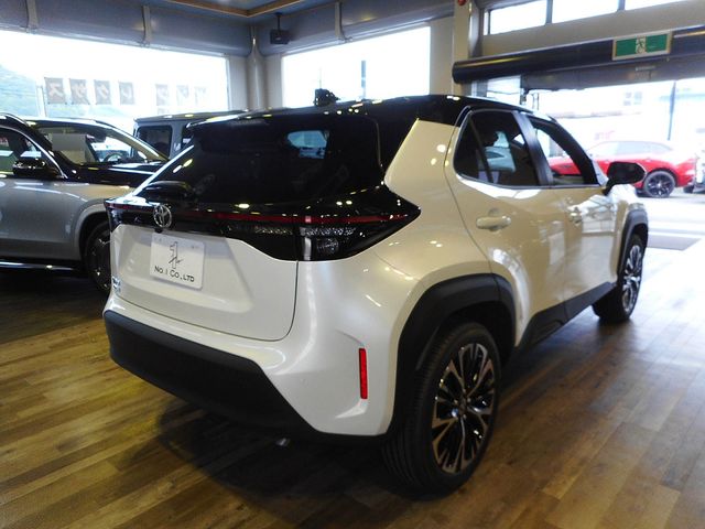 YARIS CROSS
