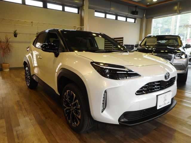 YARIS CROSS
