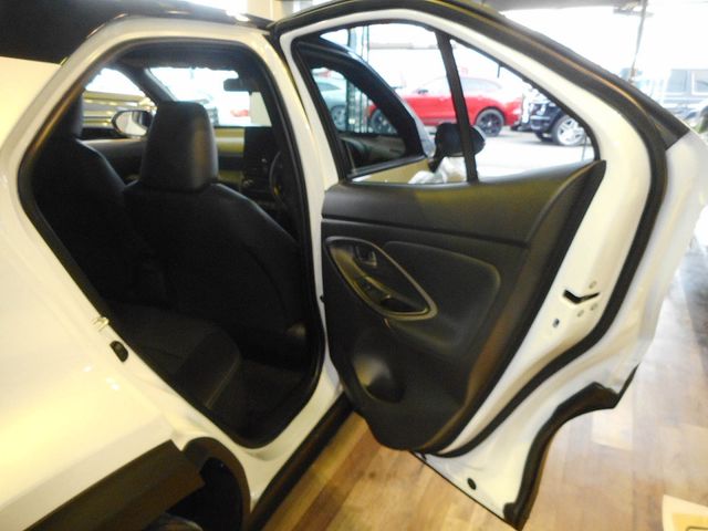 YARIS CROSS