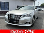 CROWN sedan hybrid