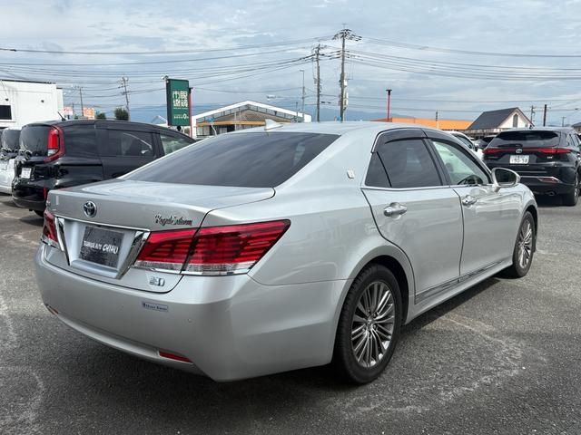 CROWN sedan hybrid