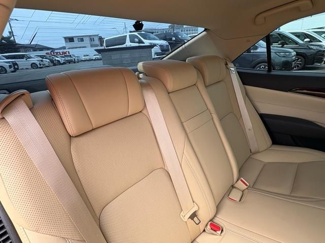 CROWN sedan hybrid