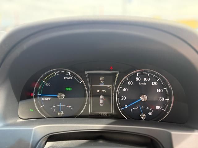 CROWN sedan hybrid
