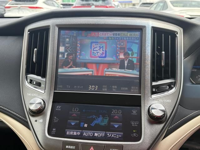 CROWN sedan hybrid