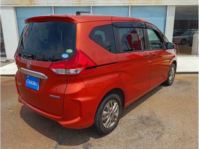 FREED plus HYBRID 4WD