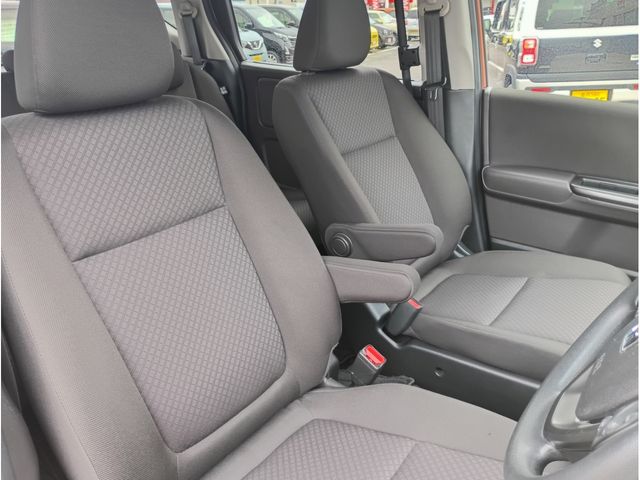 FREED plus HYBRID 4WD
