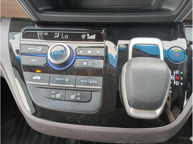 FREED plus HYBRID 4WD