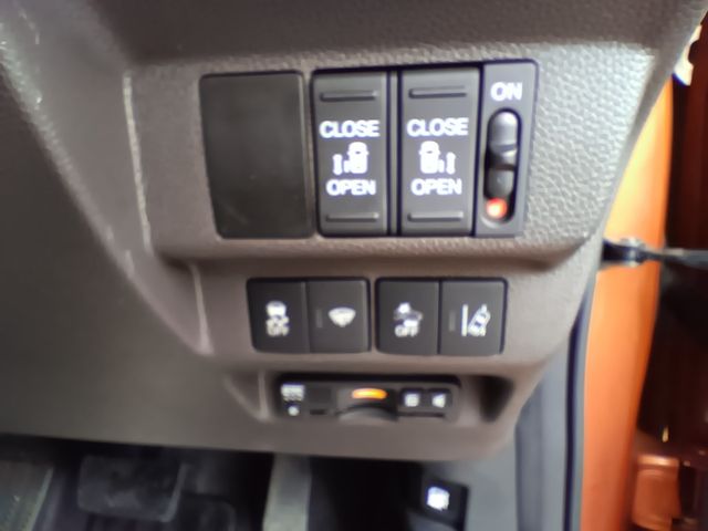 FREED plus HYBRID 4WD