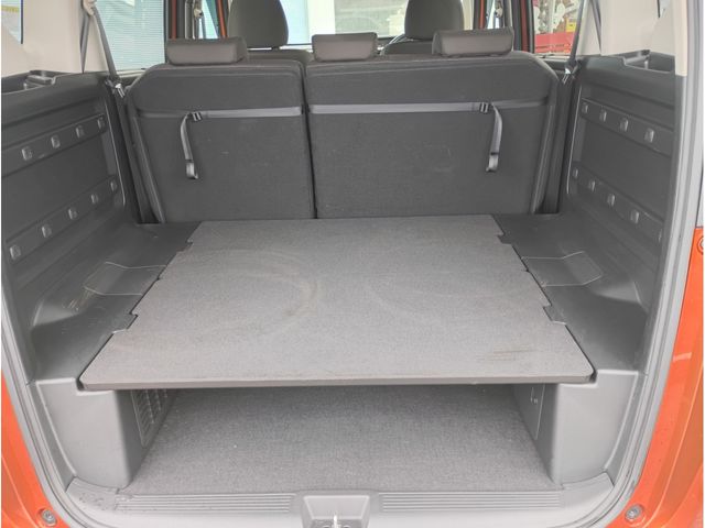 FREED plus HYBRID 4WD