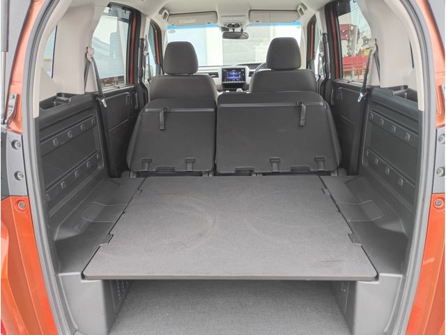 FREED plus HYBRID 4WD