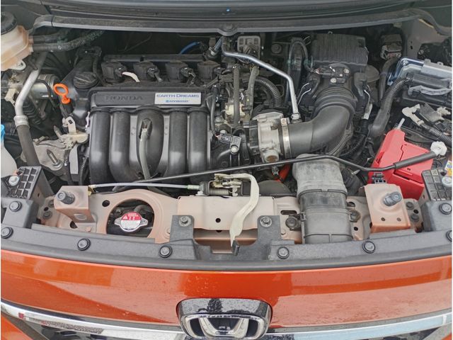 FREED plus HYBRID 4WD
