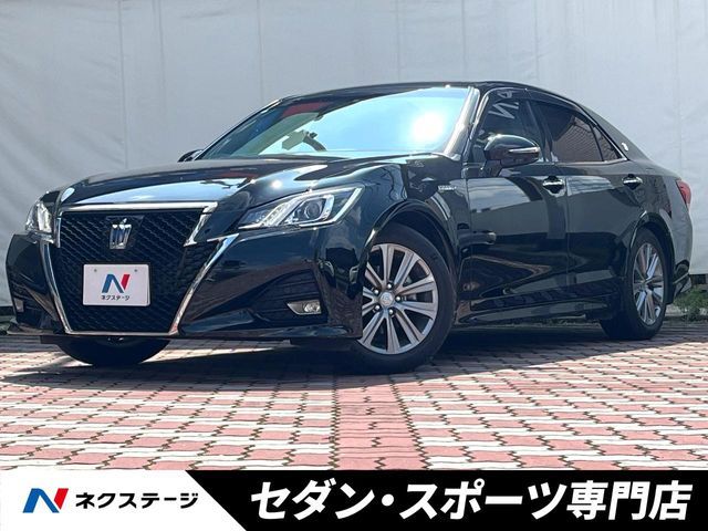CROWN sedan hybrid
