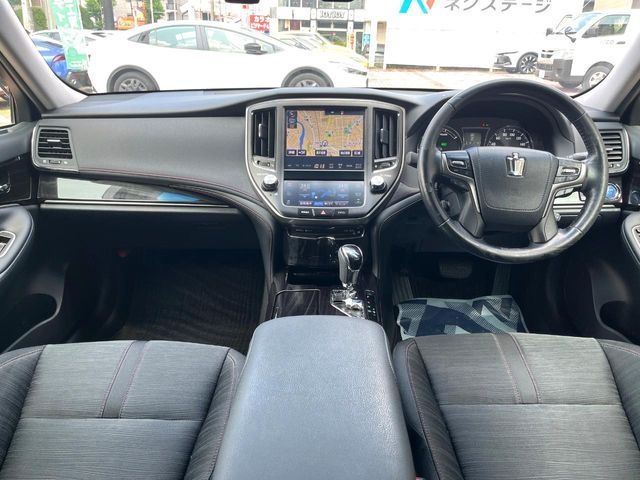 CROWN sedan hybrid