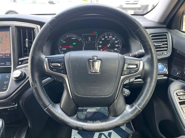 CROWN sedan hybrid