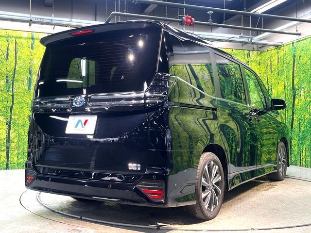 VOXY HYBRID