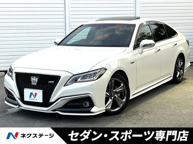 CROWN sedan hybrid