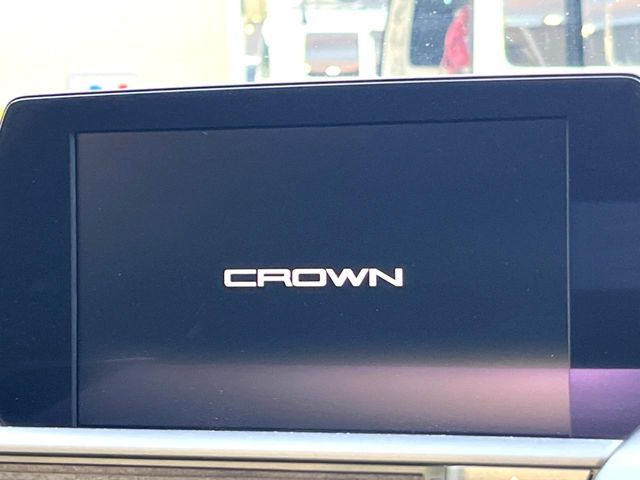 CROWN sedan hybrid