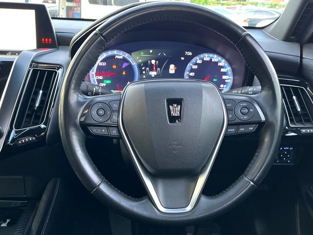 CROWN sedan hybrid