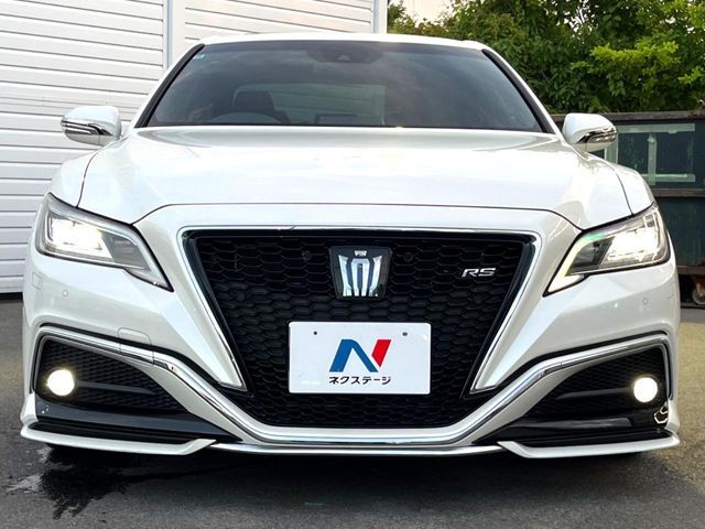CROWN sedan hybrid