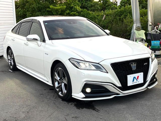 CROWN sedan hybrid
