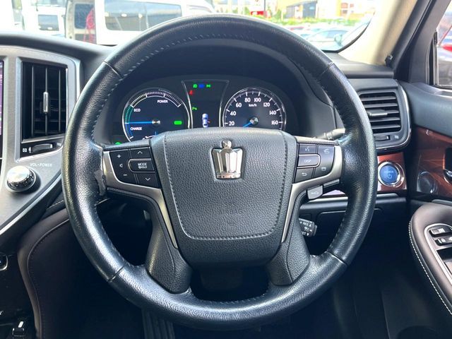 CROWN sedan hybrid
