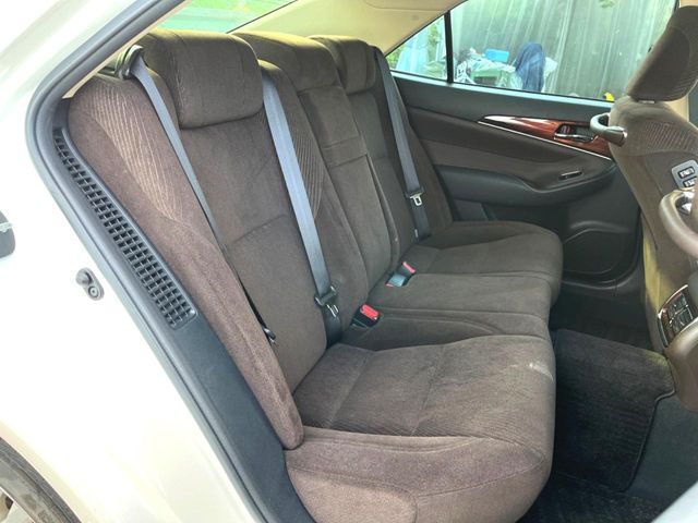 CROWN sedan hybrid