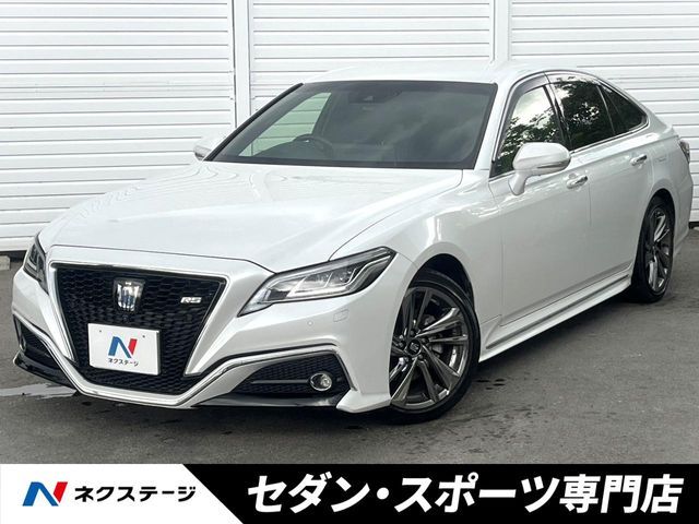 CROWN sedan hybrid