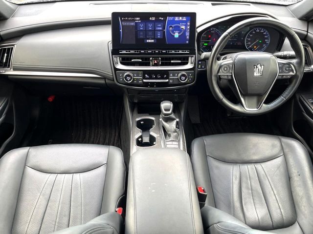 CROWN sedan hybrid