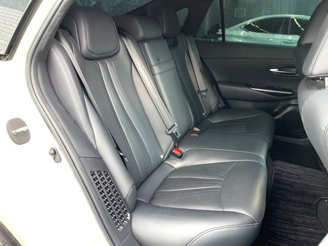 CROWN sedan hybrid