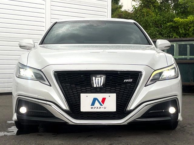 CROWN sedan hybrid