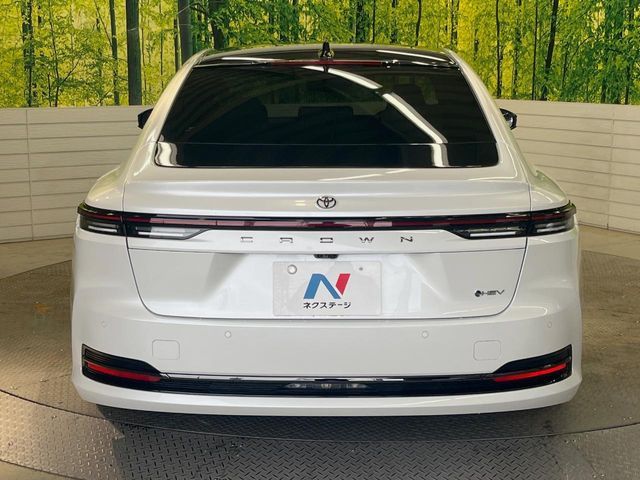 CROWN sedan hybrid
