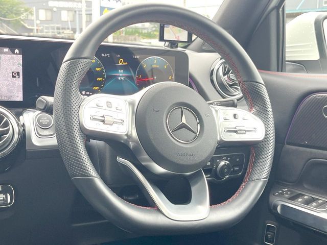 MERCEDES BENZ GLB
