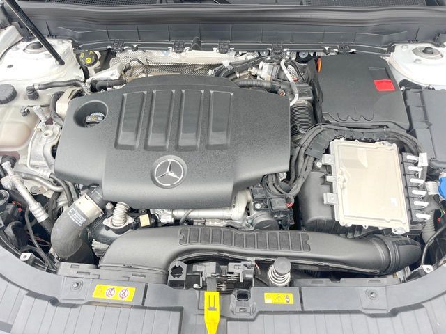 MERCEDES BENZ GLB