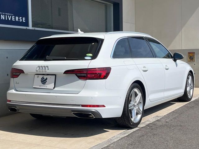 AUDI A4 AVANT