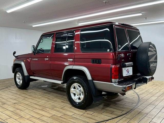 LANDCRUISER van