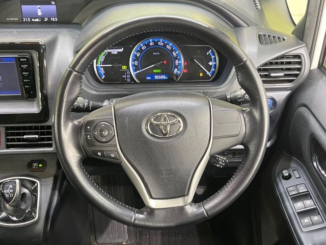 VOXY HYBRID
